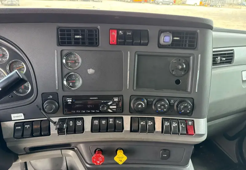 2020 Kenworth T880 photo 37
