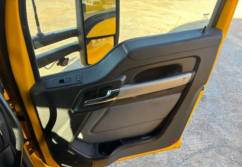 2022 Kenworth T680 photo 39
