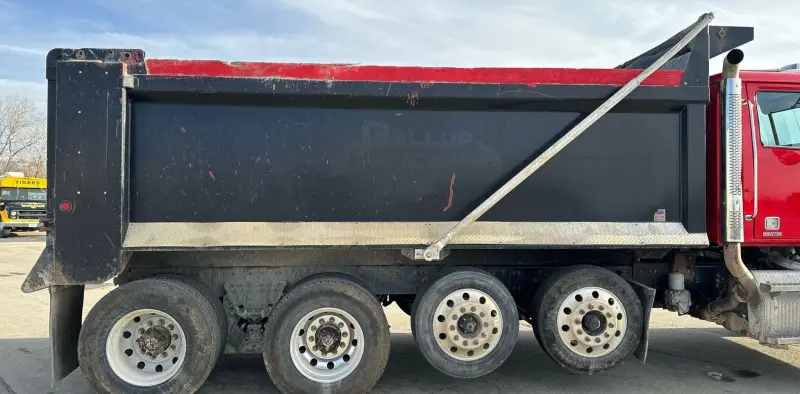 2016 Western Star 4700SF photo 16