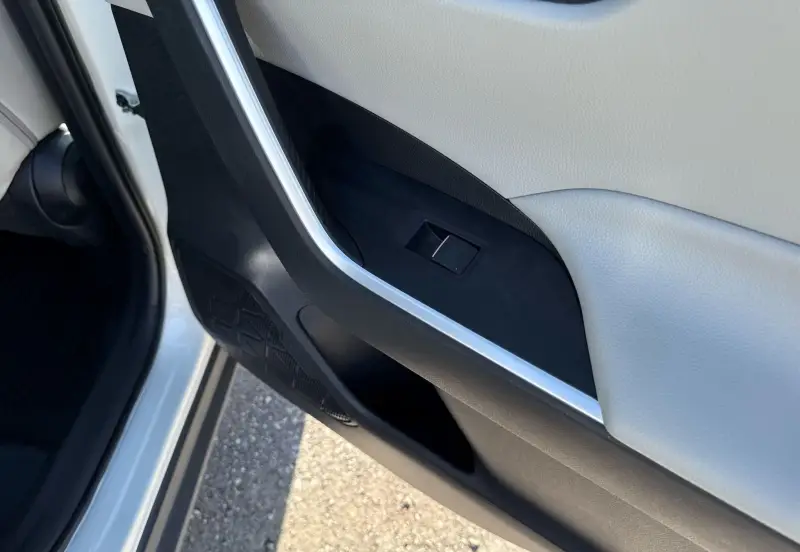2021 Toyota RAV4 XLE Premium Hybrid photo 49