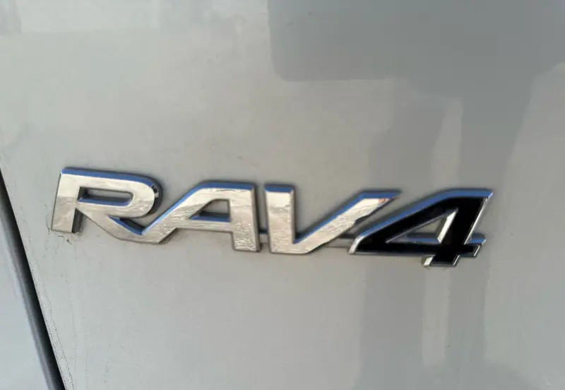 2021 Toyota RAV4 XLE Premium Hybrid photo 15