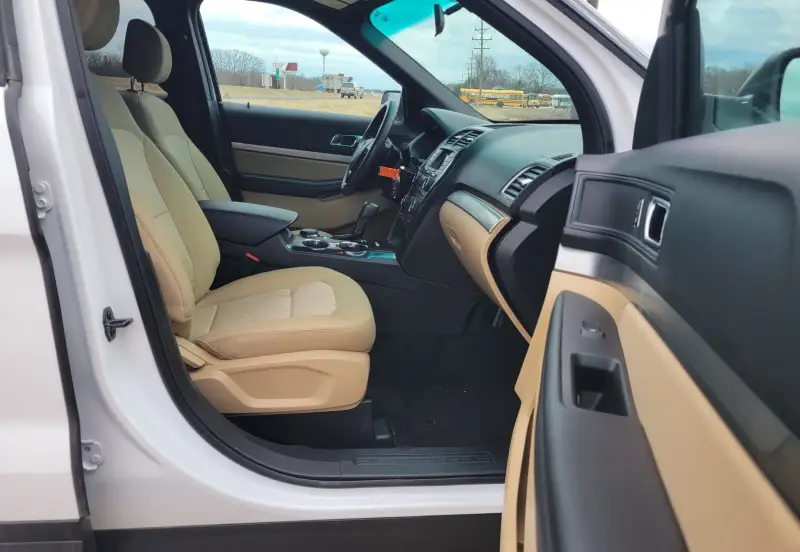 2017 Ford Explorer photo 35