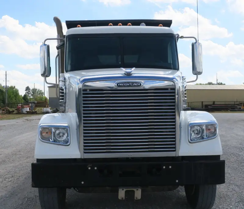 2012 Freightliner Coronado SD photo 2
