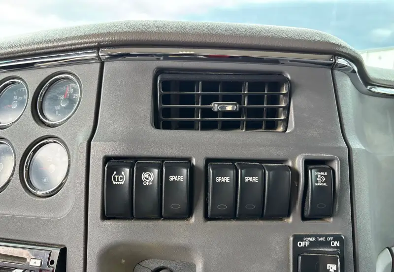 2017 Peterbilt 567 photo 49