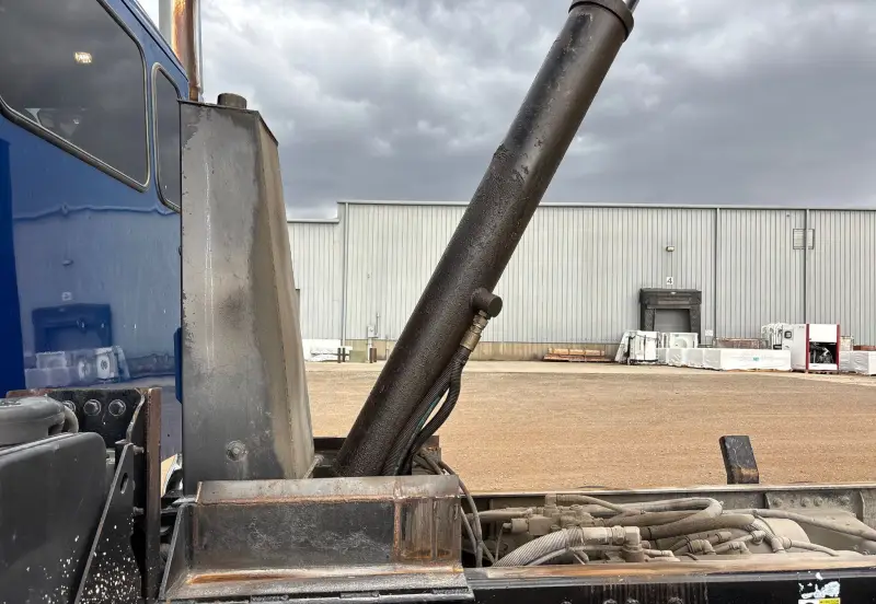2017 Peterbilt 567 photo 18
