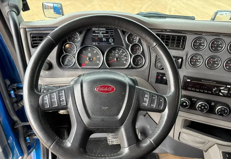 2017 Peterbilt 567 photo 44
