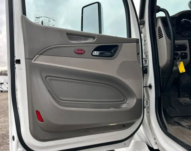 2019 Peterbilt 579 photo 24