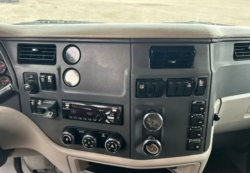 2019 Peterbilt 579 photo 35
