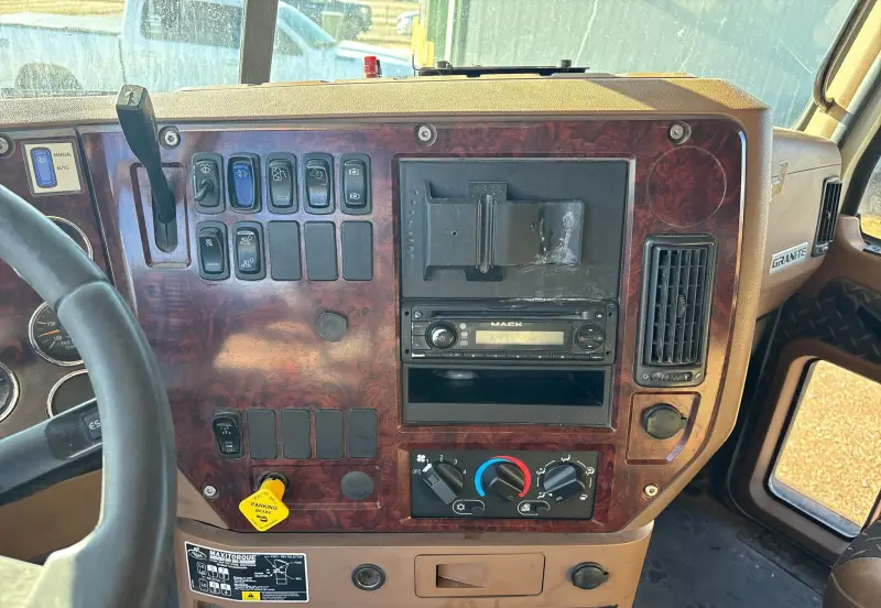 2015 Mack GU713 photo 44