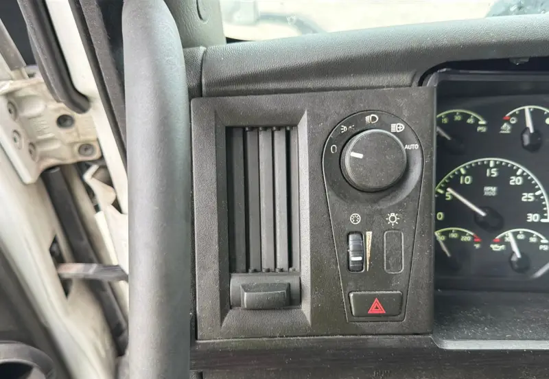 2023 Volvo VNL 860 photo 43