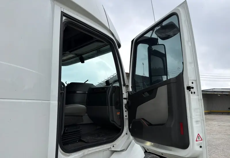 2023 Volvo VNL 860 photo 55