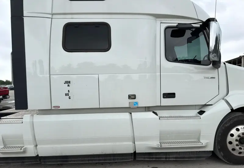 2023 Volvo VNL 860 photo 13