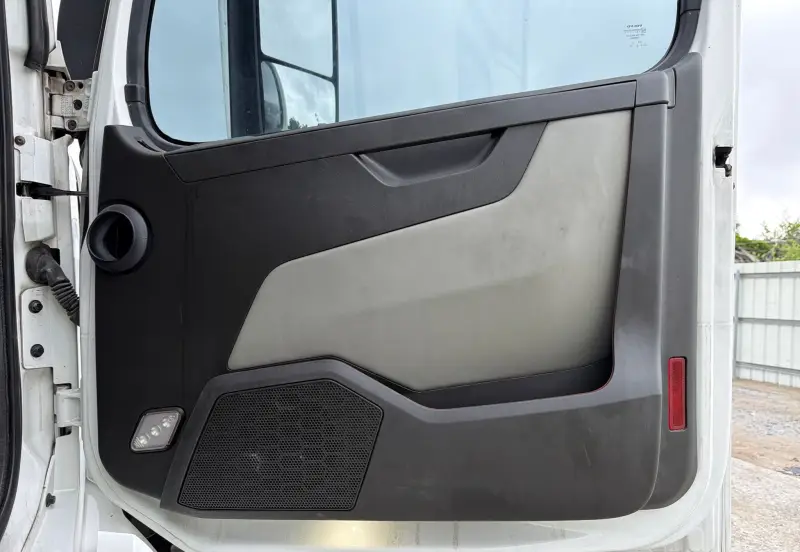 2023 Volvo VNL 860 photo 56
