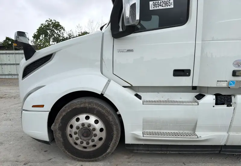 2023 Volvo VNL 860 photo 9