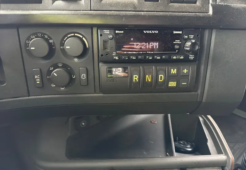 2023 Volvo VNL 860 photo 53