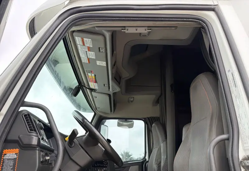 2023 Volvo VNL 860 photo 37