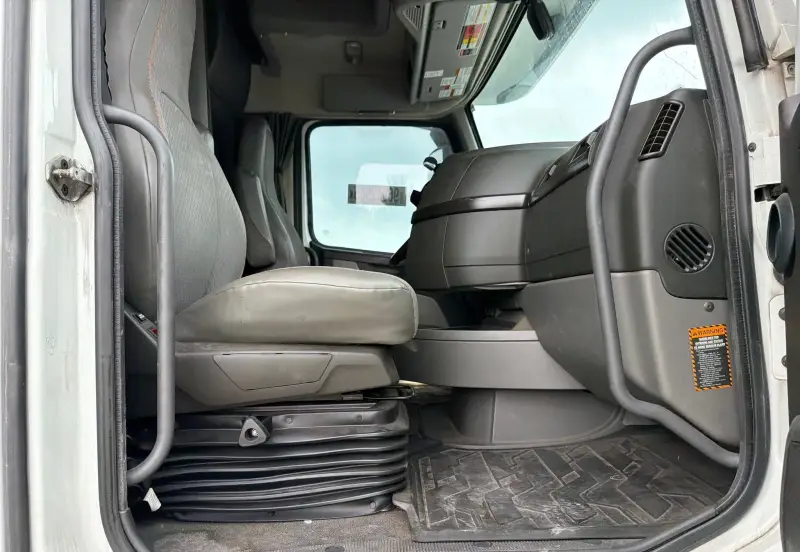 2023 Volvo VNL 860 photo 57