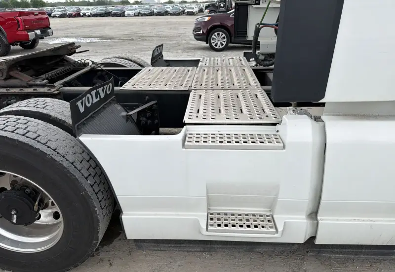 2023 Volvo VNL 860 photo 14