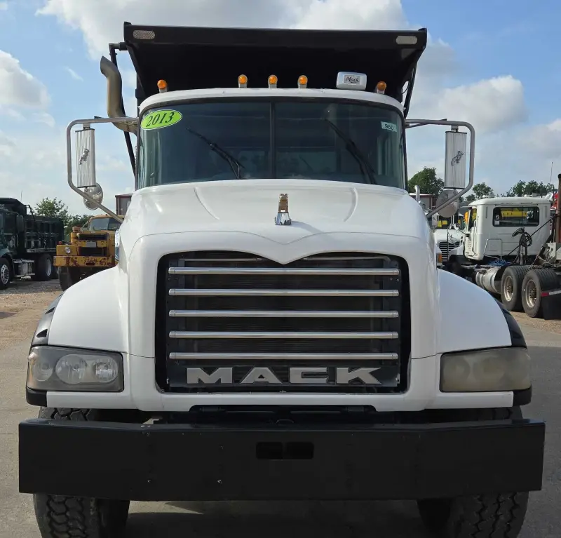 2013 Mack Granite GU713 photo 2